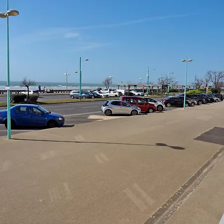 Face T2 35 M2 Pour 4 Personnes Proche Tous Commerces Сен-Жан-де-Мон